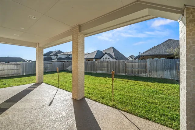 a view of backyard with garden