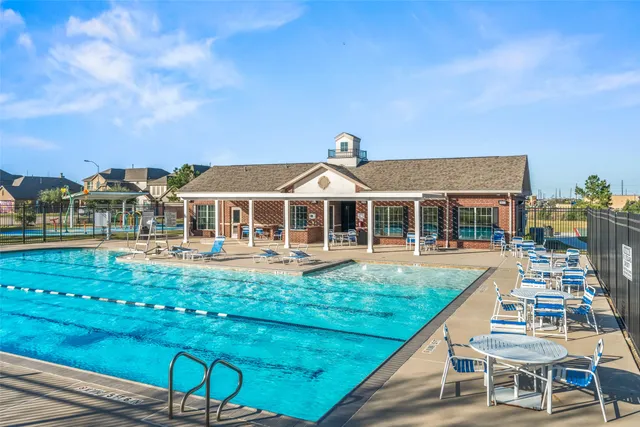 a view of a tennis court