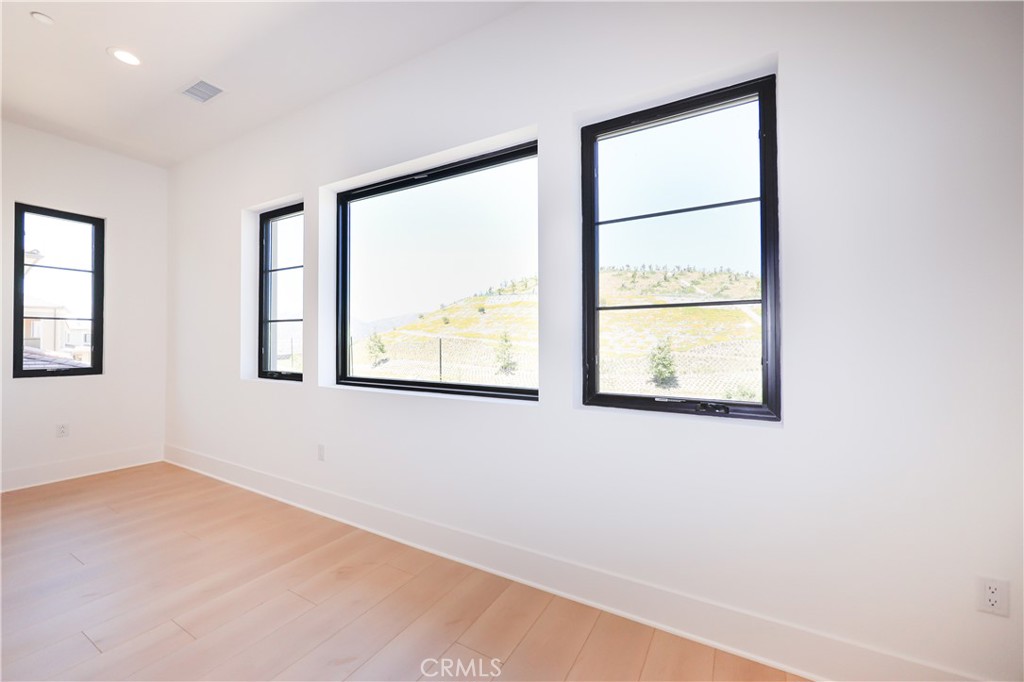446 Ridgecrest Irvine, CA 92602 - Photo 13 of 37
