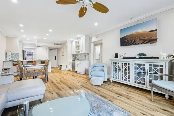 $3,499 | 200 East Royal Palm Road, Boca Raton, FL 33432