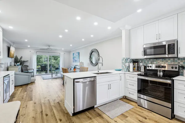 $3,499 | 200 East Royal Palm Road, Boca Raton, FL 33432