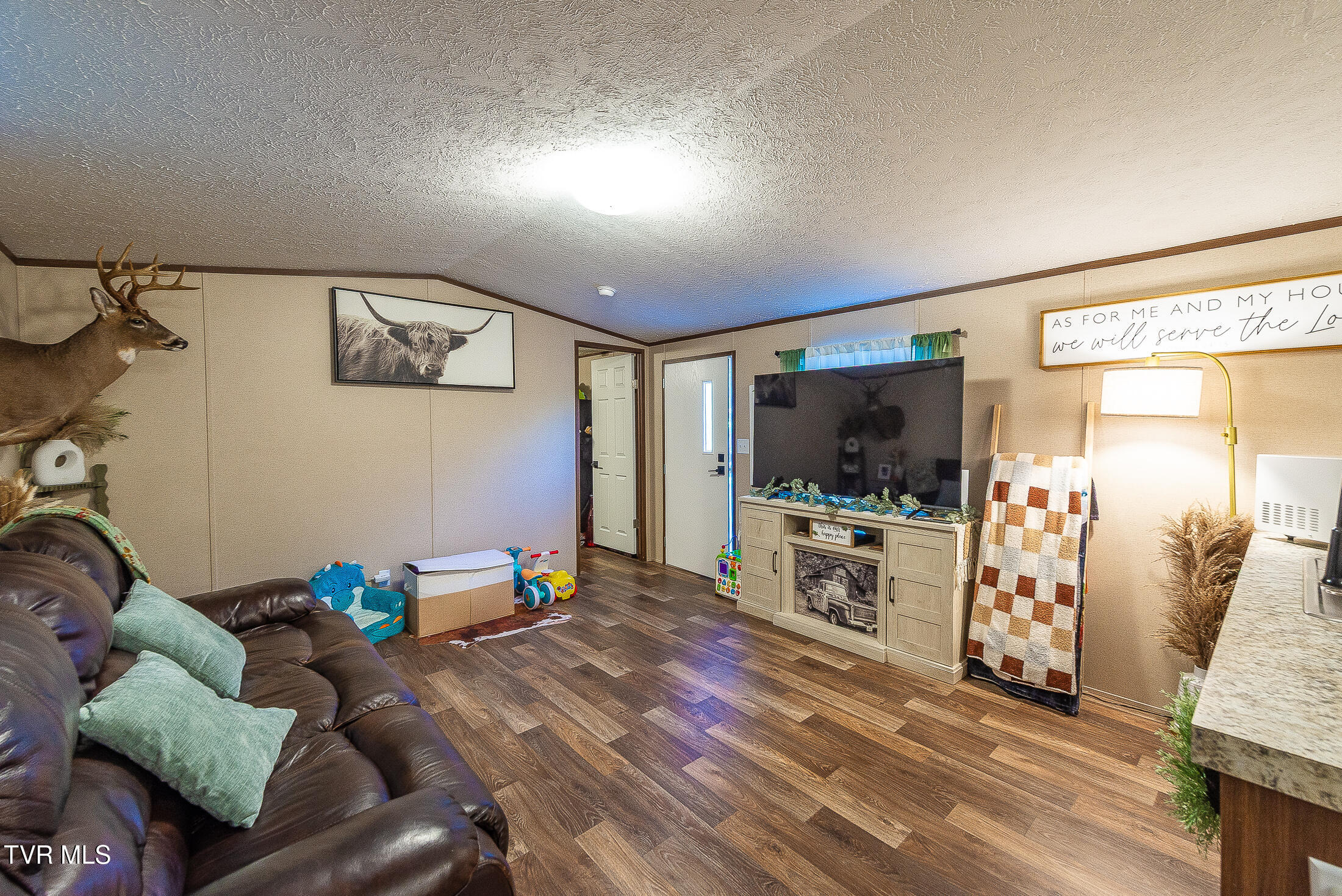 2939 Yuma Road Gate City, VA 24251 - Photo 6 of 32 Living Room