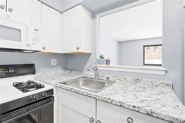$1,800 | 9 Charles Lane, Unit 2C, Pomona, NY 10970