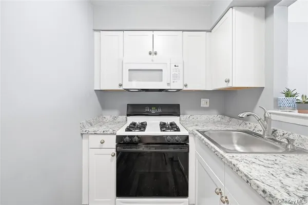 $1,800 | 9 Charles Lane, Unit 2C, Pomona, NY 10970