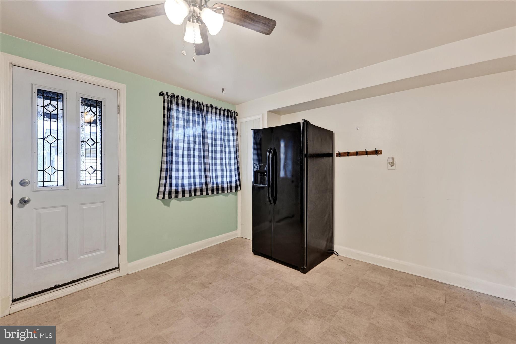 1939 Searles Road Dundalk, MD 21222 - Photo 11 of 23 Table Space