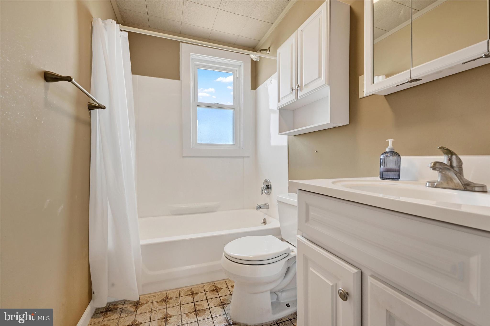 1939 Searles Road Dundalk, MD 21222 - Photo 18 of 23 Updated Bath