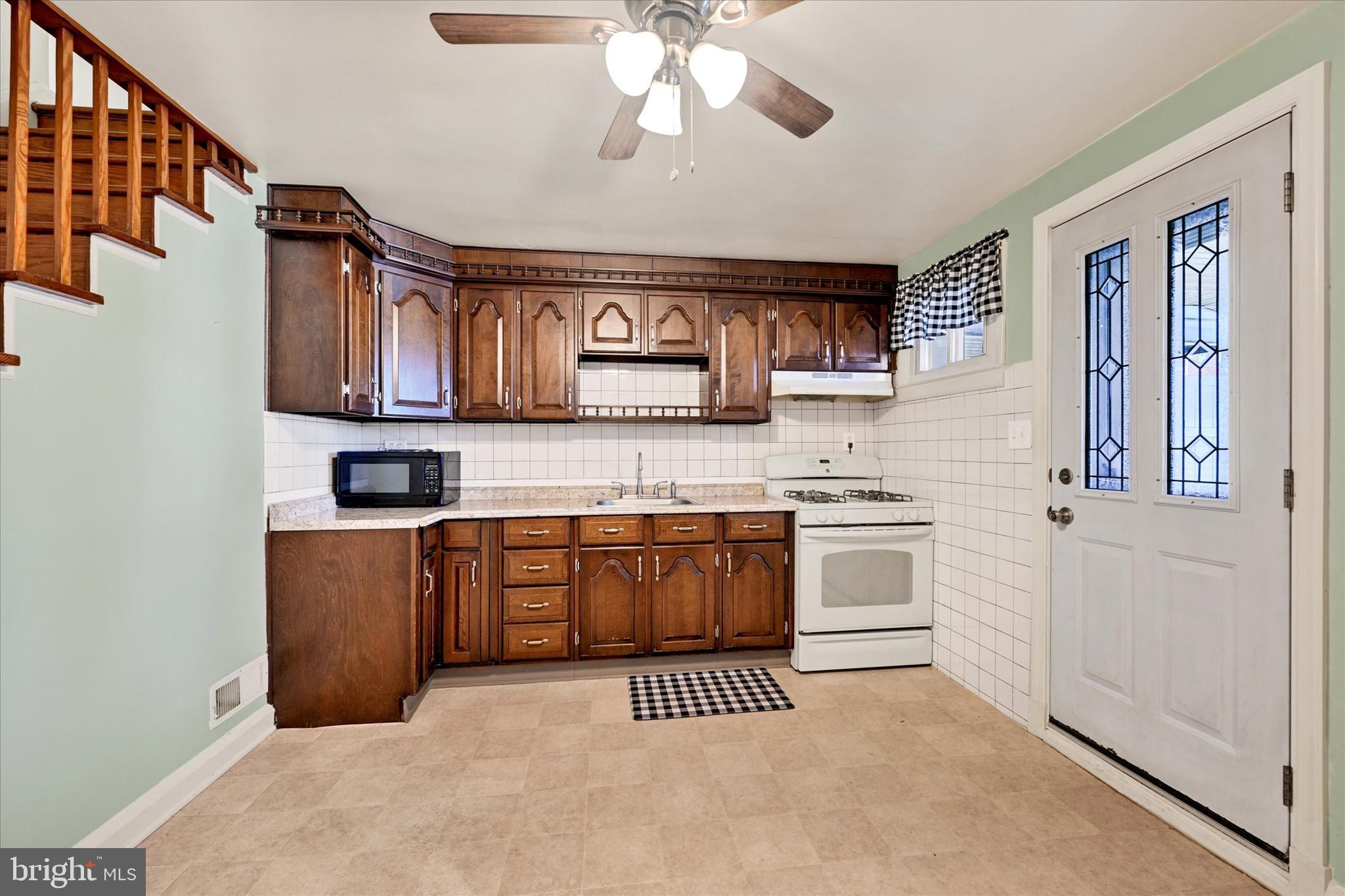1939 Searles Road Dundalk, MD 21222 - Photo 10 of 23 Kitchen