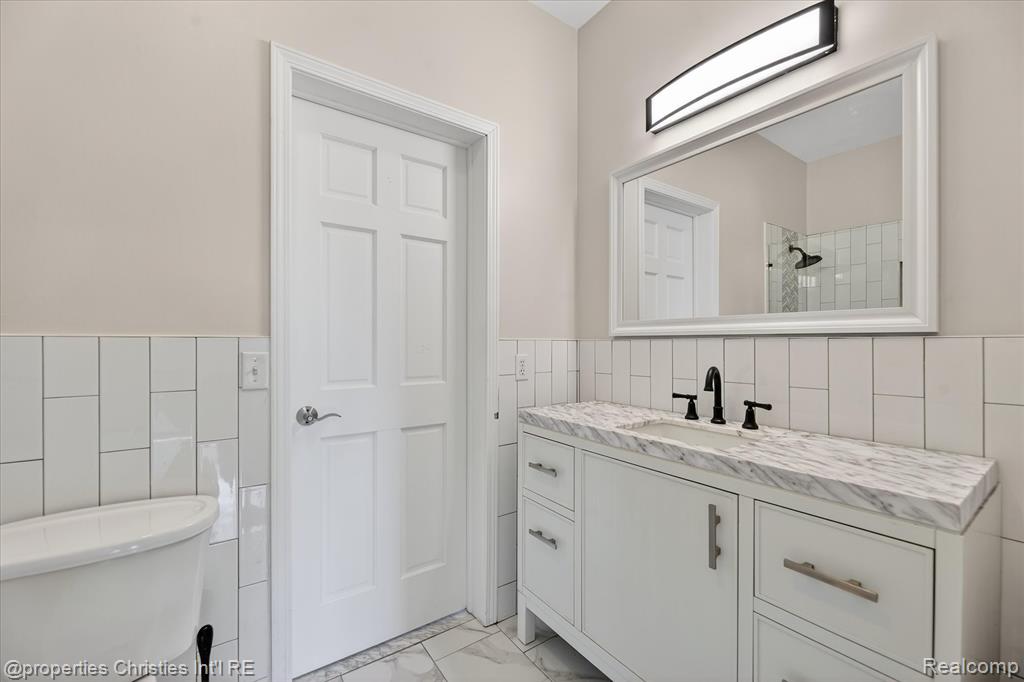 46625 Saltz Road Canton, MI 48187 - Photo 38 of 71 Gallery Image 38