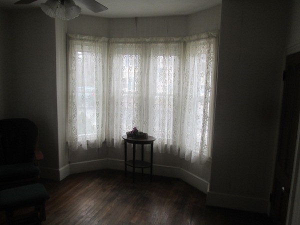 527 High Street Clinton, MA 01510 - Photo 4 of 18 Gallery Image 4