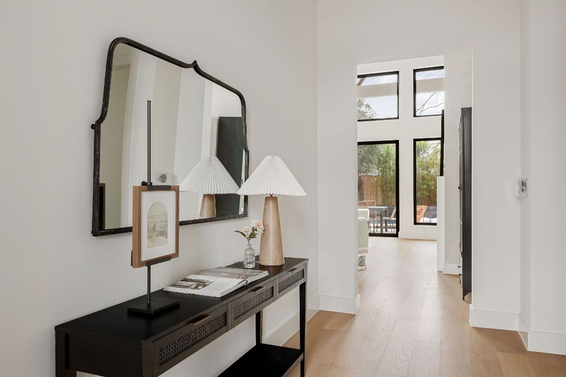 2607 Richcreek Road Austin, TX 78757 - Photo 3 of 40 a living room with furniture and a lamp