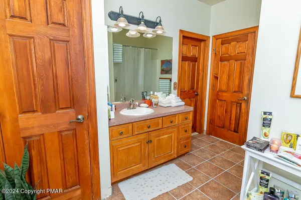 $899,500 | 295 Hty Road, Kunkletown, PA 18058