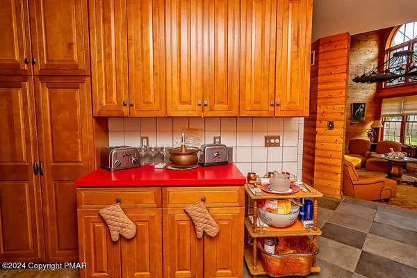 $899,500 | 295 Hty Road, Kunkletown, PA 18058