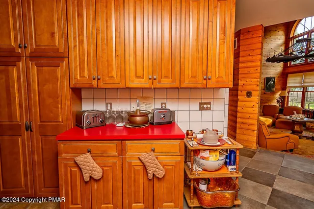 $999,999 | 295 Hty Road, Kunkletown, PA 18058