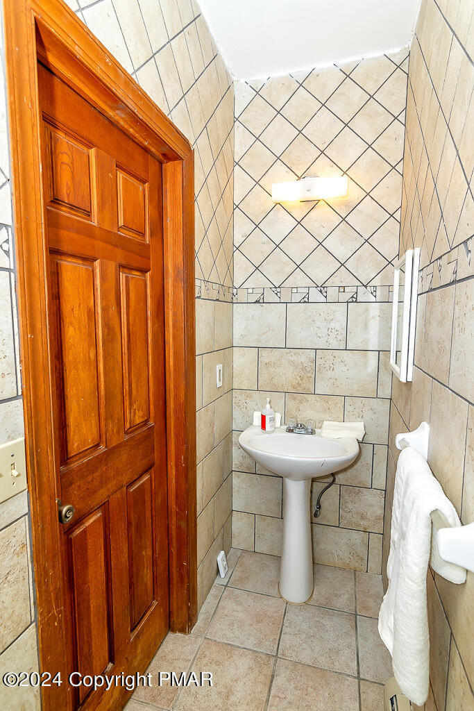 295 Hty Road Kunkletown, PA 18058 - Photo 25 of 70 Powder Room