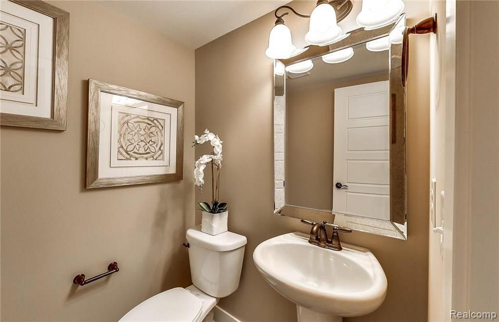 2864 Glenbar Circle Rochester, MI 48307 - Photo 12 of 26