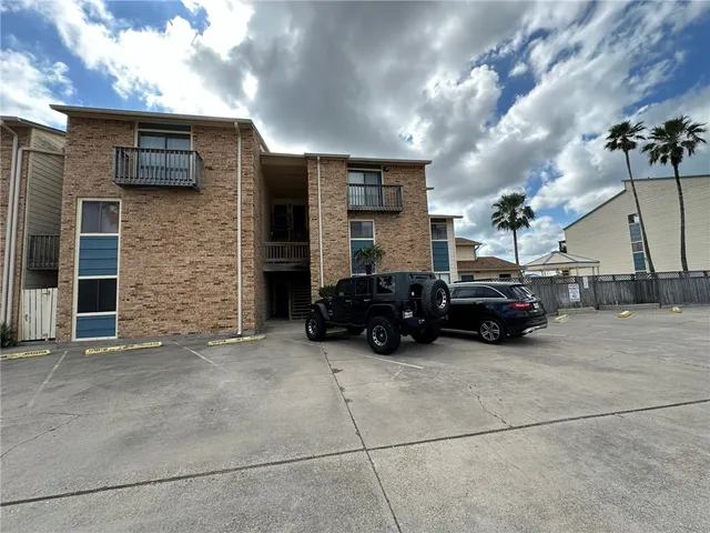 $2,000 | 15425 Fortuna Bay Drive, Unit 207, Corpus Christi, TX 78418