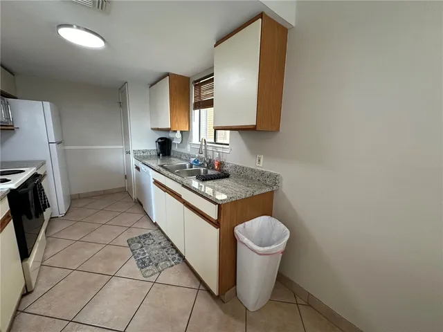 $2,000 | 15425 Fortuna Bay Drive, Unit 207, Corpus Christi, TX 78418