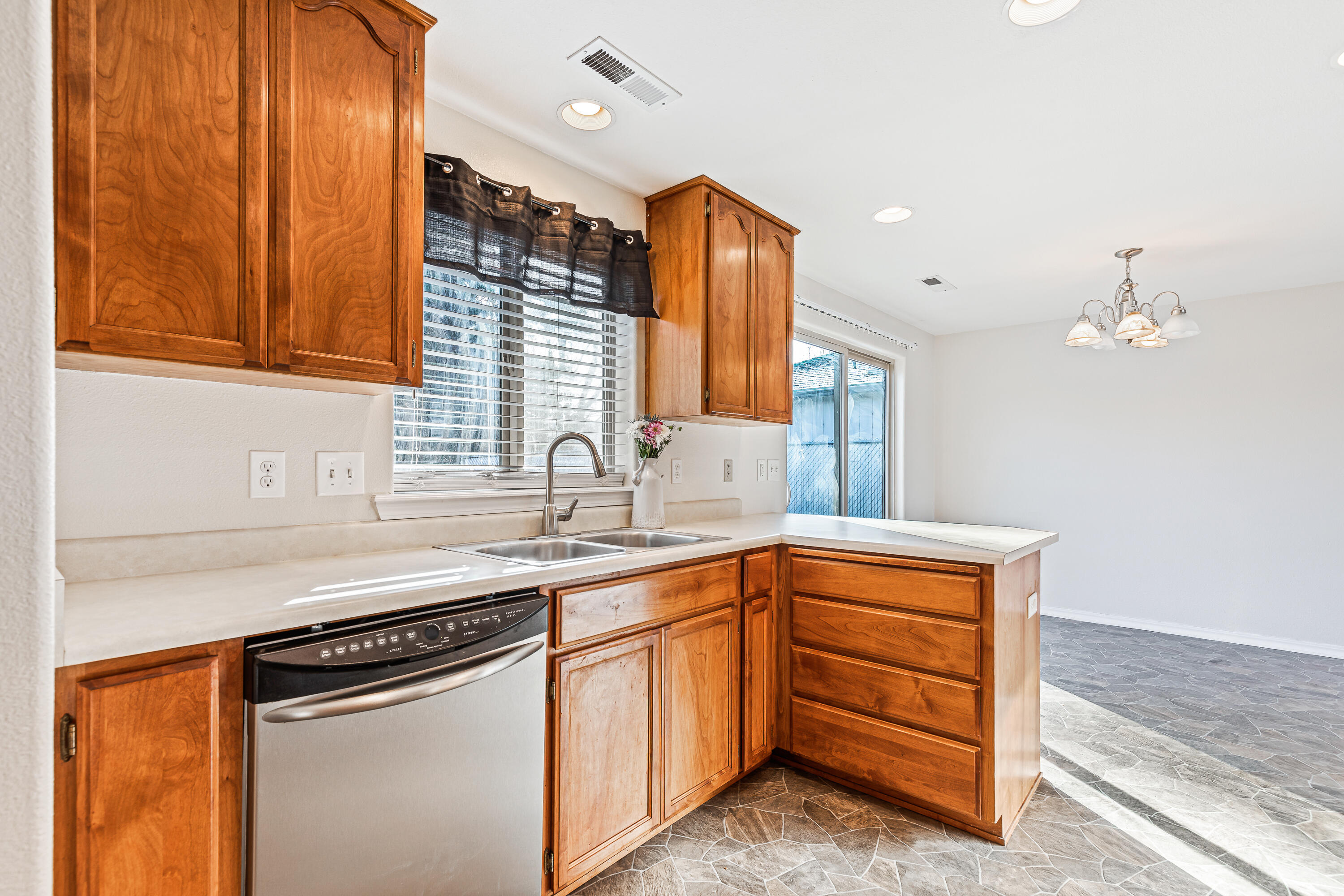 342 Sandi Way Eagle Point, OR 97524 - Photo 13 of 27 15