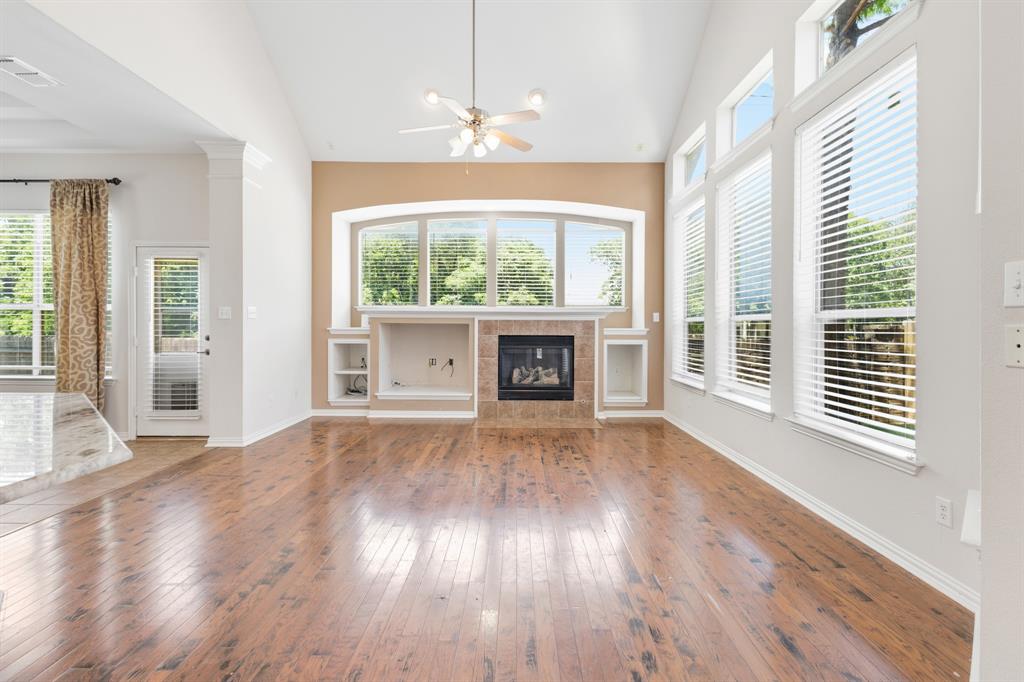 2223 Grizzly Run Lane Euless, TX 76039 - Photo 4 of 30