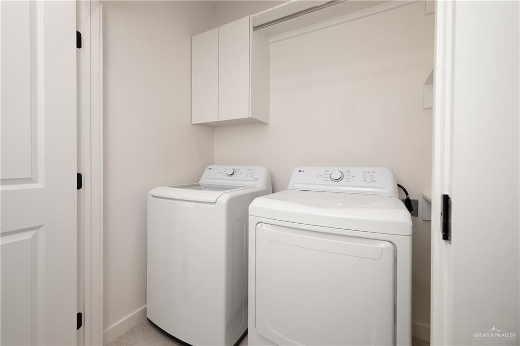 11501 North 25th Street, Unit 2 McAllen, TX 78504 - Photo 16 of 22 a utility room with dryer and washer