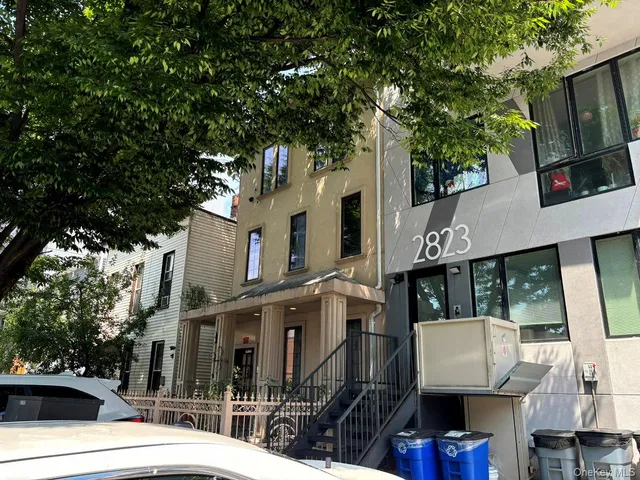 a view of houses with skyline