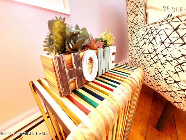 a view of a house with backyard