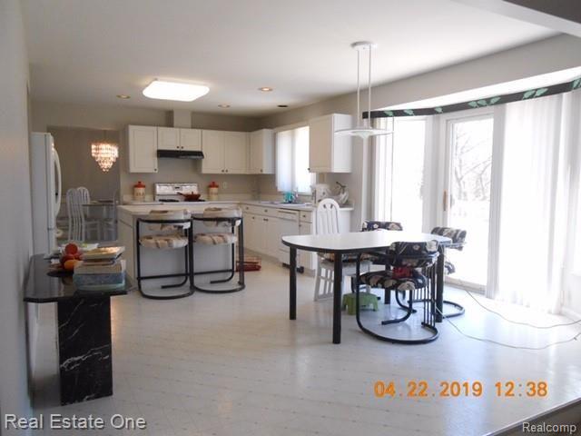 3306 Gilsam Court Rochester Hills, MI 48309 - Photo 2 of 5