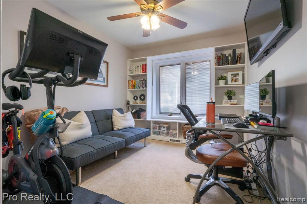 22697 Shadowpine Way Novi, MI 48375 - Photo 17 of 24