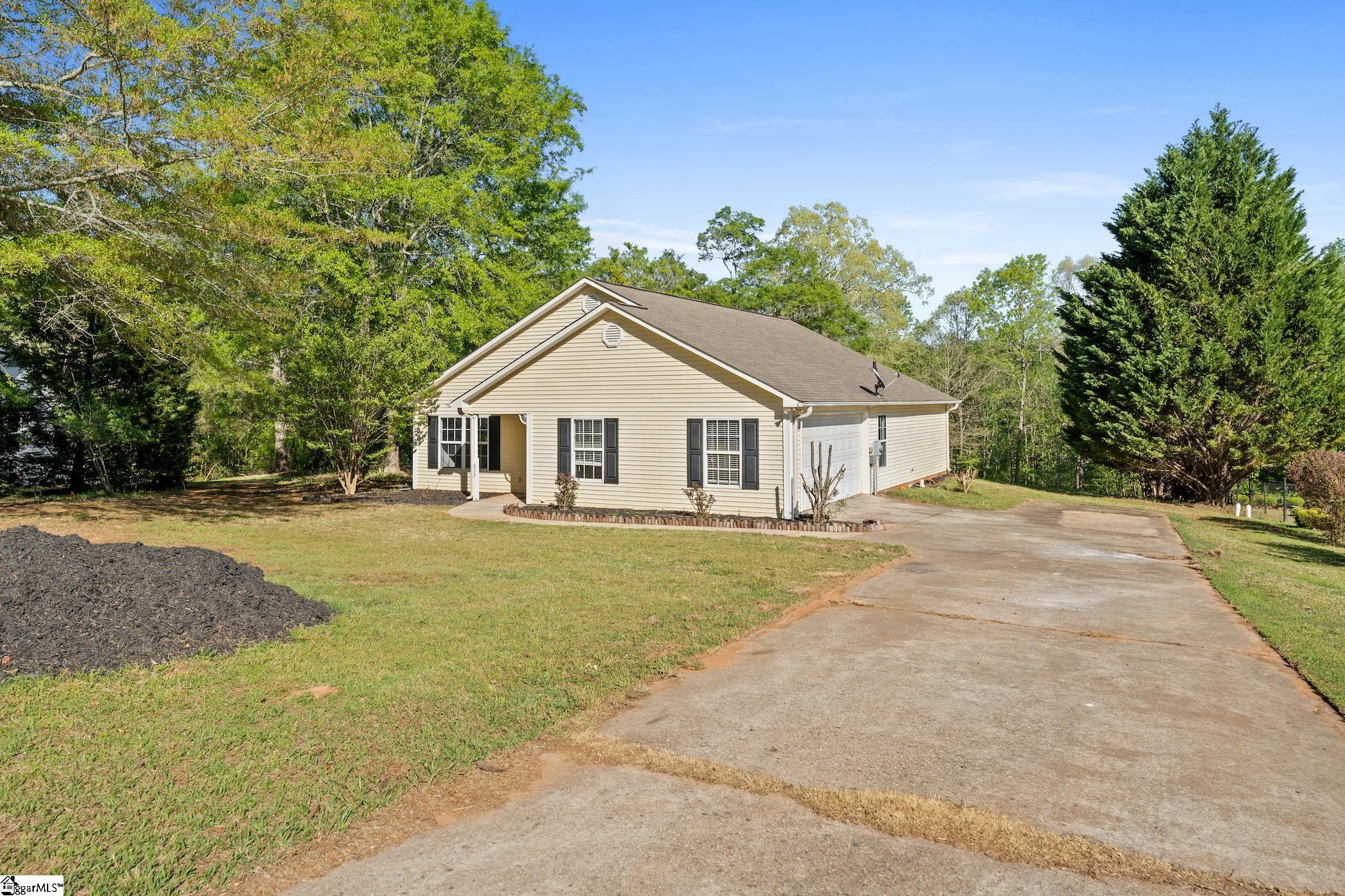 633 Fairmont Road Anderson, SC 29621 - Photo 3 of 27