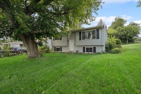 $229,000 | 5505 Lucina Avenue, McHenry, IL 60051