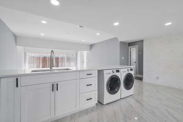 a view of living room with washer and dryer