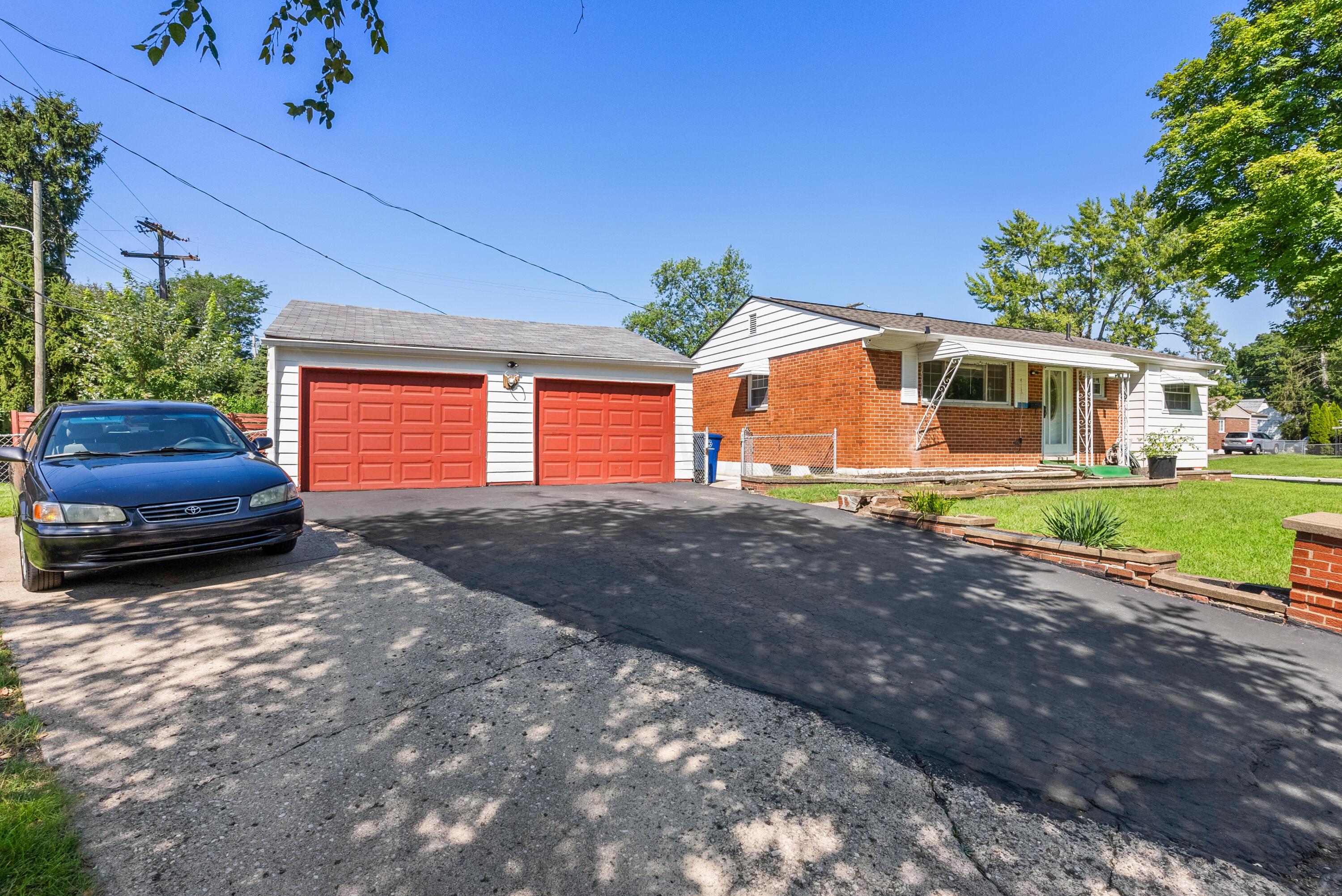 1089 South Yearling Road Columbus, OH 43227 - Photo 28 of 28 Garage