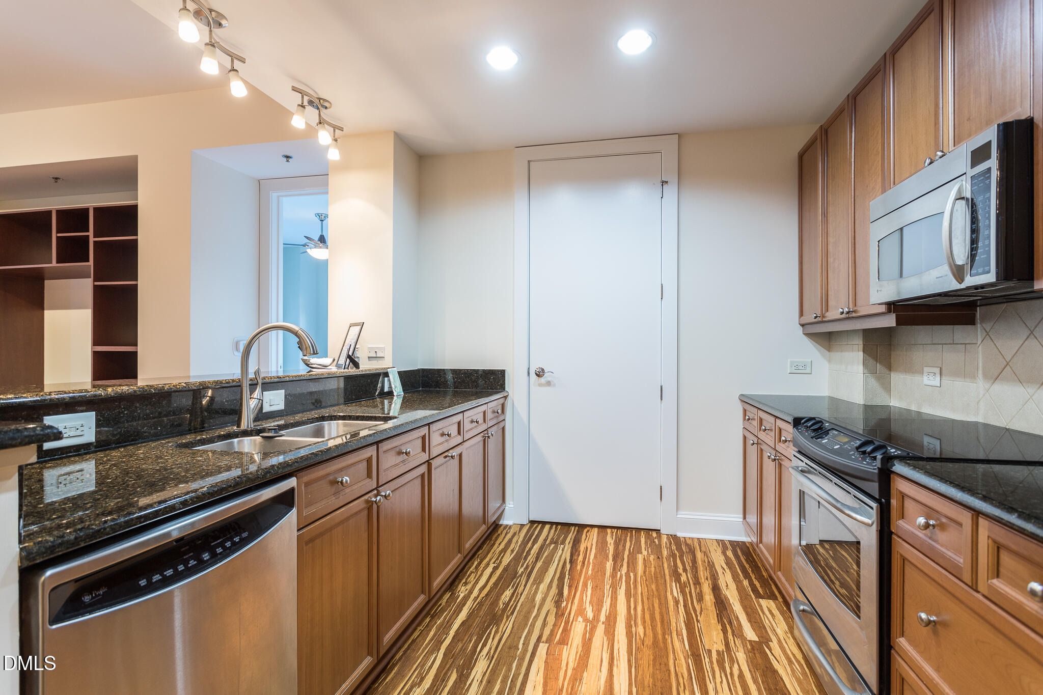 618 North Boylan Avenue, Unit 528 Raleigh, NC 27603 - Photo 6 of 21 6 618 N Boylan Ave Int Unit 528 mls