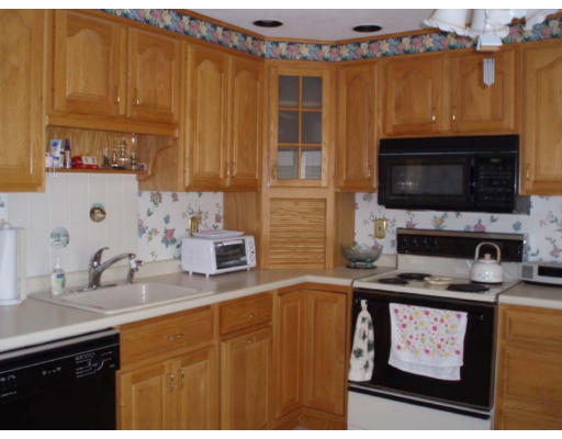 21 Burnham Road Lowell, MA 01852 - Photo 4 of 10 Gallery Image 4