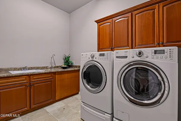 $799,999 | 5512 Woodfield Drive, El Paso, TX 79932