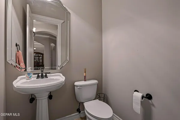 $799,999 | 5512 Woodfield Drive, El Paso, TX 79932