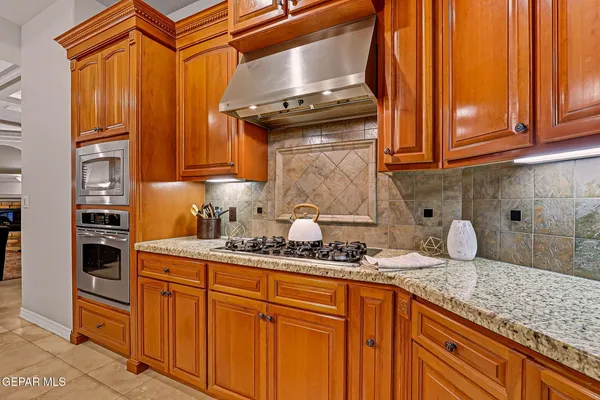 $799,999 | 5512 Woodfield Drive, El Paso, TX 79932
