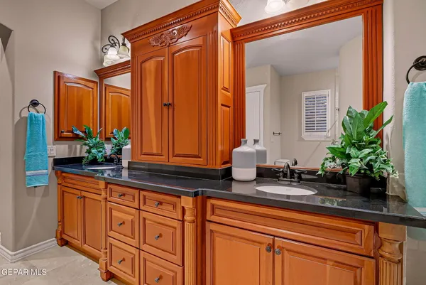 $799,999 | 5512 Woodfield Drive, El Paso, TX 79932