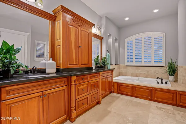 $799,999 | 5512 Woodfield Drive, El Paso, TX 79932