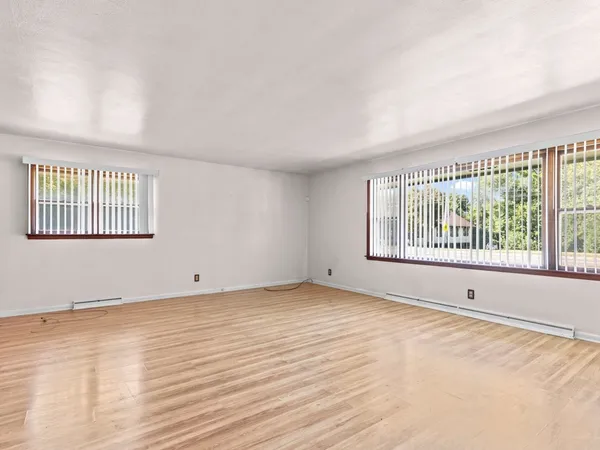 $2,400 | 2916 School Street, Rockford, IL 61101