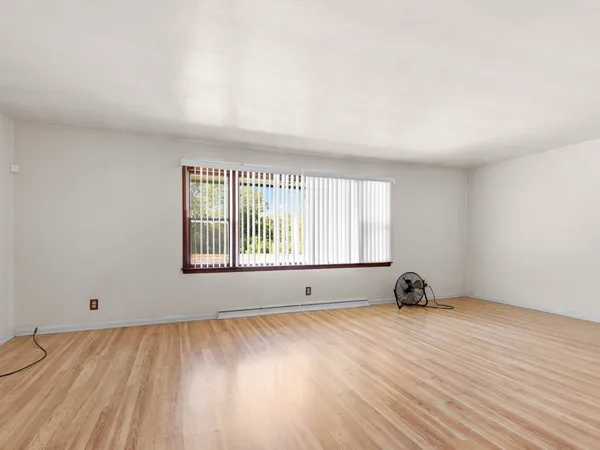 $2,400 | 2916 School Street, Rockford, IL 61101