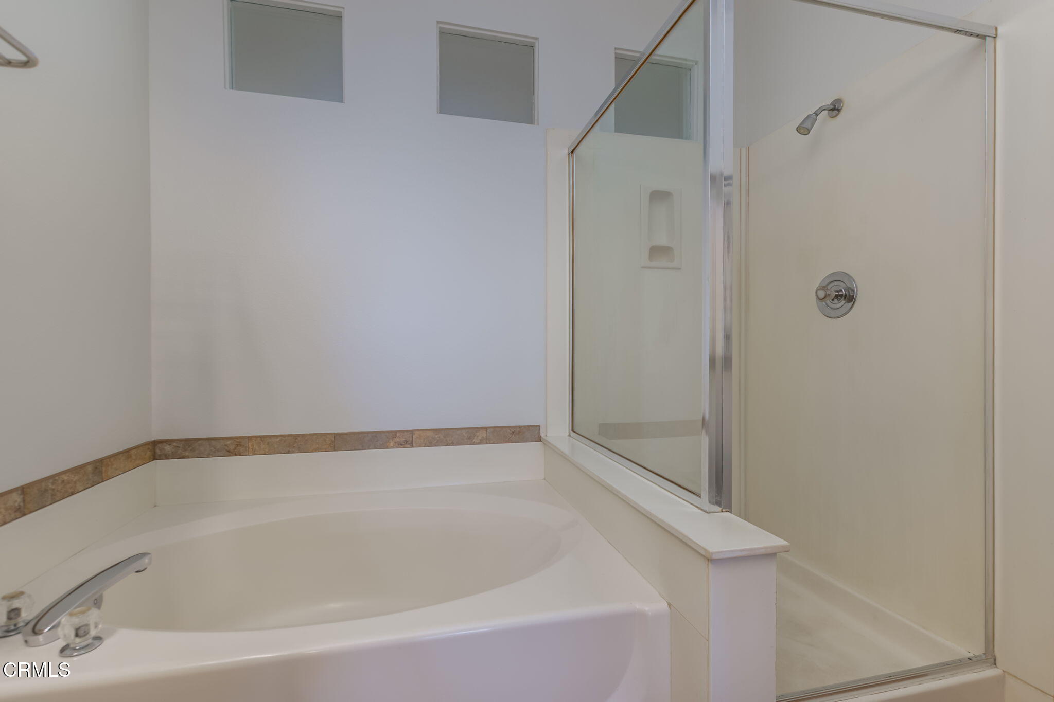 1132 Mooring Walk Oxnard, CA 93030 - Photo 14 of 30 a bathroom with a bathtub