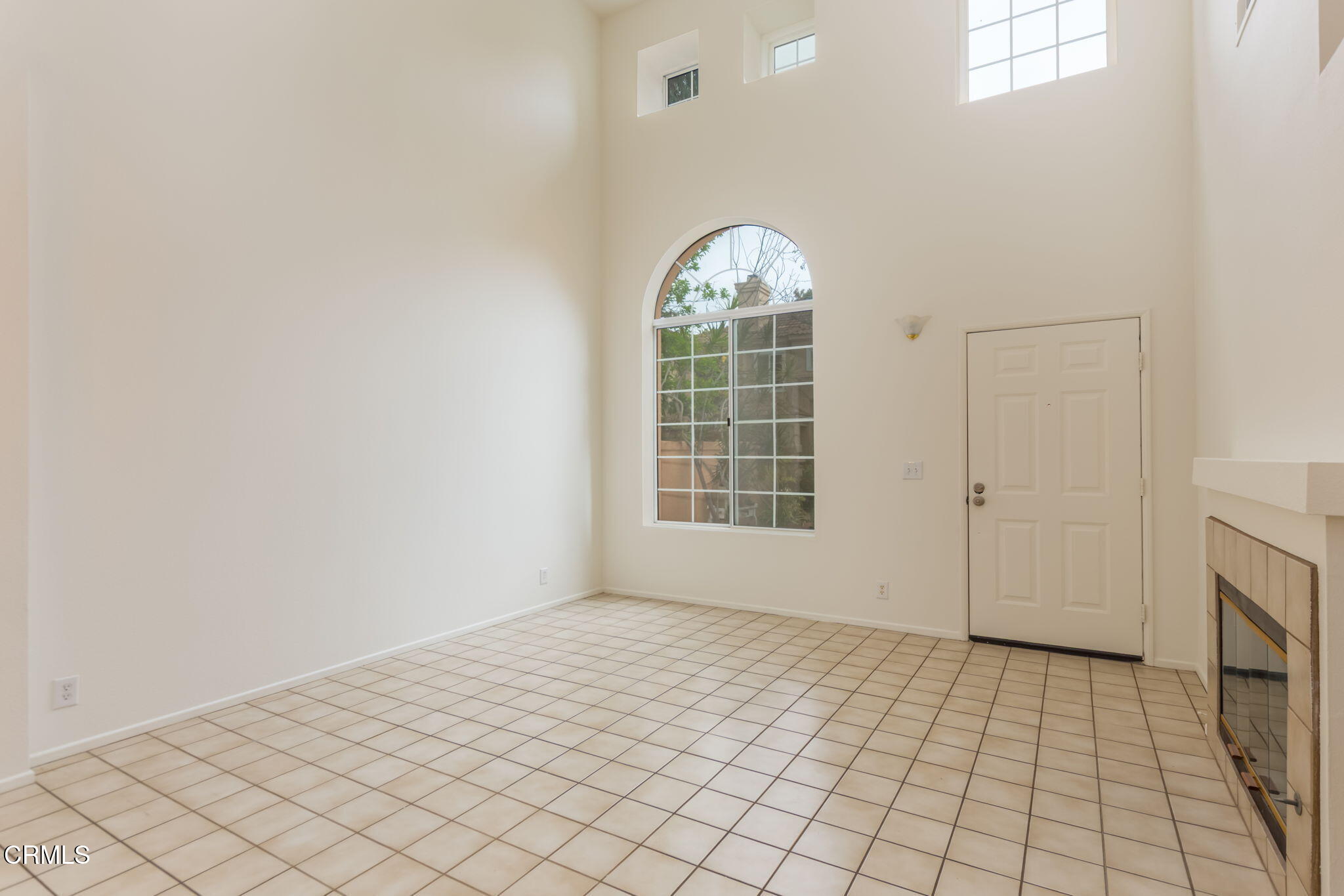 1132 Mooring Walk Oxnard, CA 93030 - Photo 3 of 30 an empty room with windows