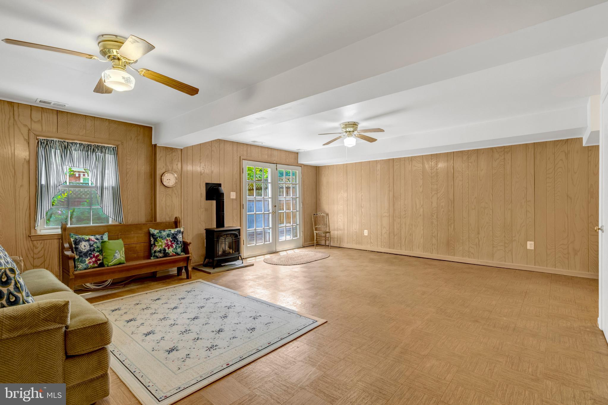 3221 Adams Court Fairfax, VA 22030 - Photo 35 of 51 a living room with furniture