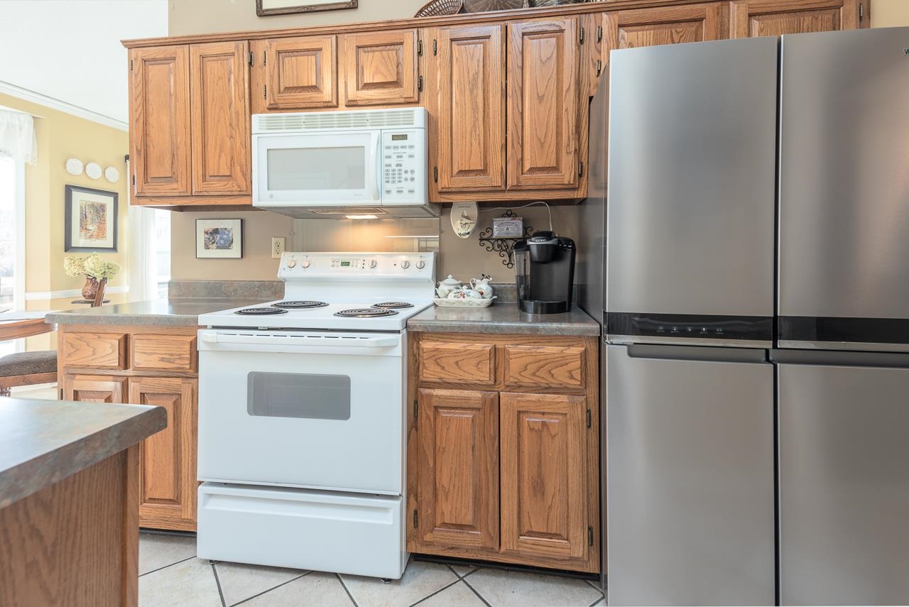 4600 Shadow Field Lane Bartlett, TN 38002 - Photo 17 of 33 a kitchen with stainless steel appliances a refrigerator sink and cabinets