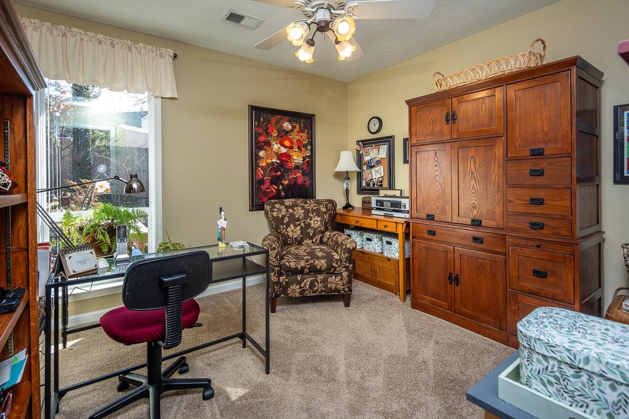 4600 Shadow Field Lane Bartlett, TN 38002 - Photo 23 of 33 a livingroom with workspace