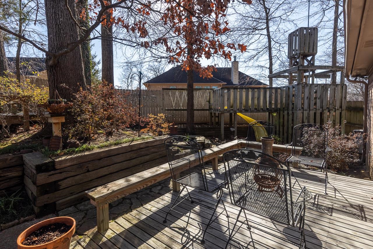 4600 Shadow Field Lane Bartlett, TN 38002 - Photo 26 of 33 a backyard of a house with table and chairs