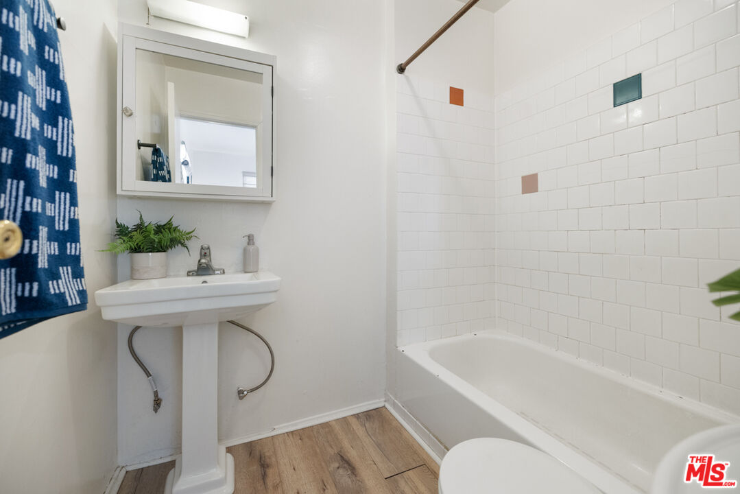 1545 Duane Street Los Angeles, CA 90026 - Photo 12 of 32