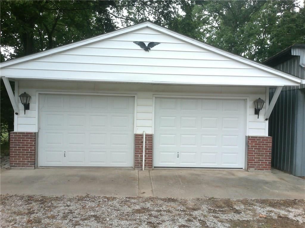826 North Peterman Road Greenwood, IN 46142 - Photo 3 of 19 Gallery Image 3