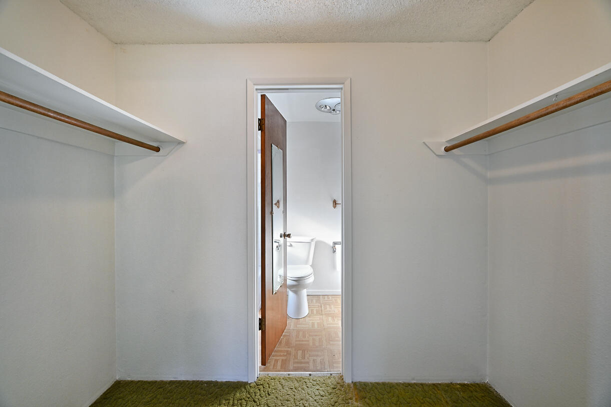 3620 Hilsinger Road Phoenix, OR 97535 - Photo 13 of 21 Walk-In Closet